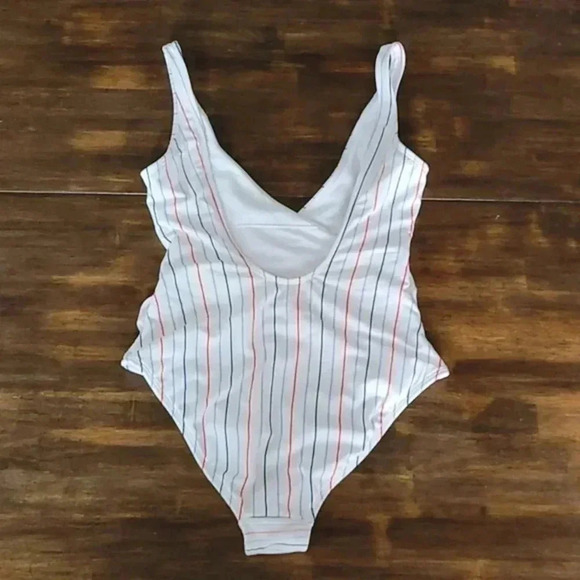 No Boundaries junior 17 artic white striped one- piece side knot tie - Picture 3 of 6